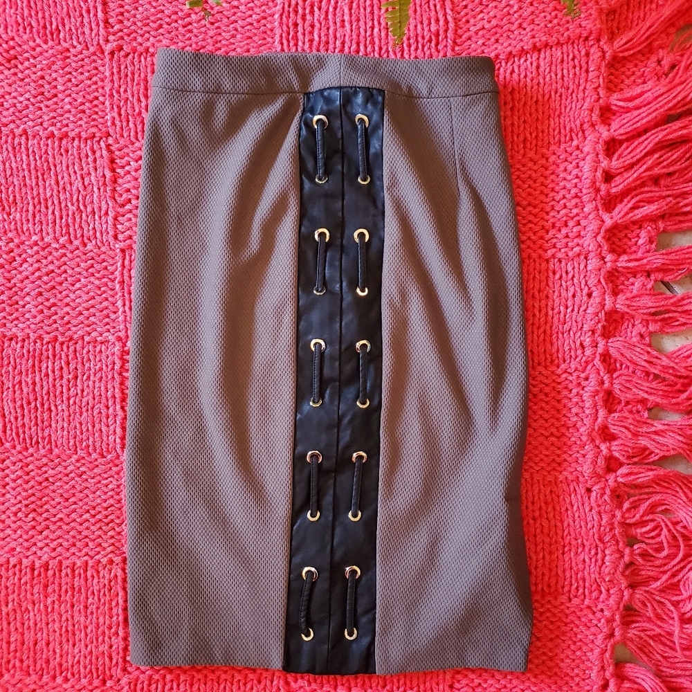 🛑SOLD🛑 BEBE brown bandage faux leather skirt - Picture 6 of 6
